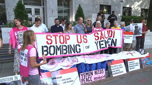 Activistas estadounidenses protestan frente a la embajada saudí en Washington